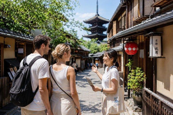 First-Time Kyoto walking tour : Yasaka Shrine, Kenninji Temple!