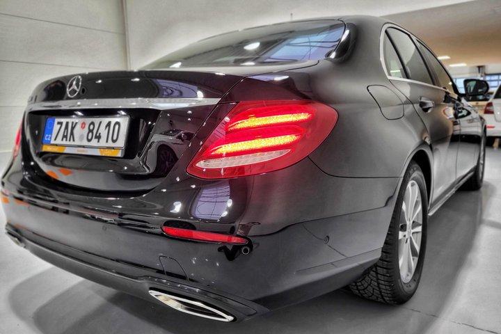 Vienna to Prague - Private Transfer by LIMOUSINE 3+1pax
