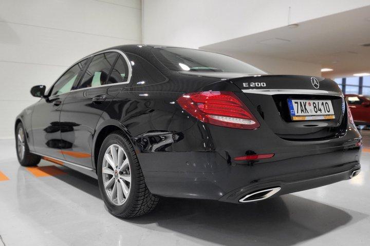 Prague to Vienna - Private Transfer by LIMOUSINE 3+1pax