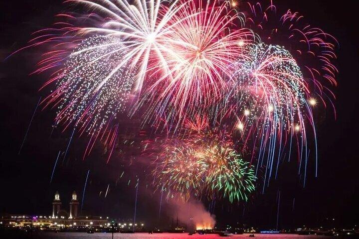 Spectacular Lake Michigan/Skyline Fireworks Party Cruise