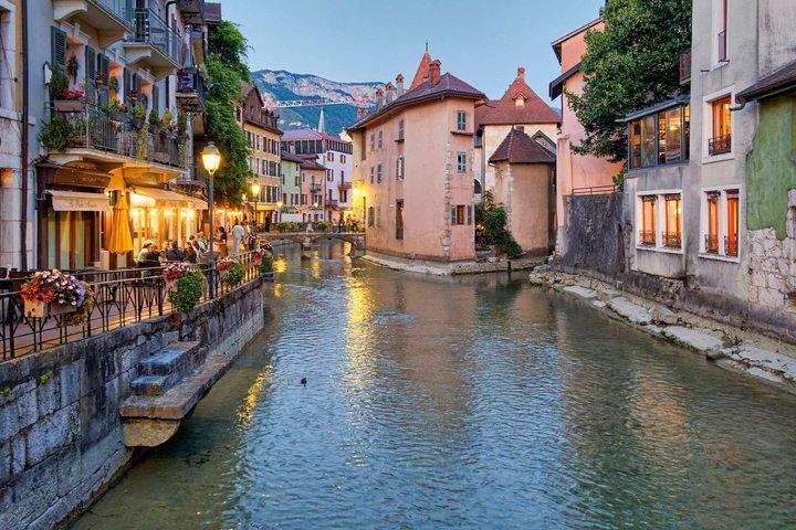 Annecy Lake Walking Tour Experience