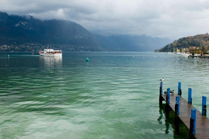 Annecy Lake Walking Tour Experience