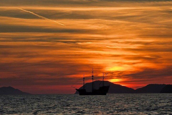 GlassBoat Sunset Tour in Old Town and Big Cave with Local Guide