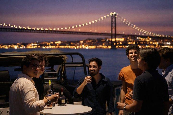 LISBON PRIVATE NIGHT TOUR in a Vintage Jeep with FOOD & DRINKS