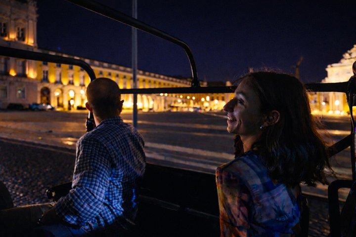 LISBON PRIVATE NIGHT TOUR in a Vintage Jeep with FOOD & DRINKS