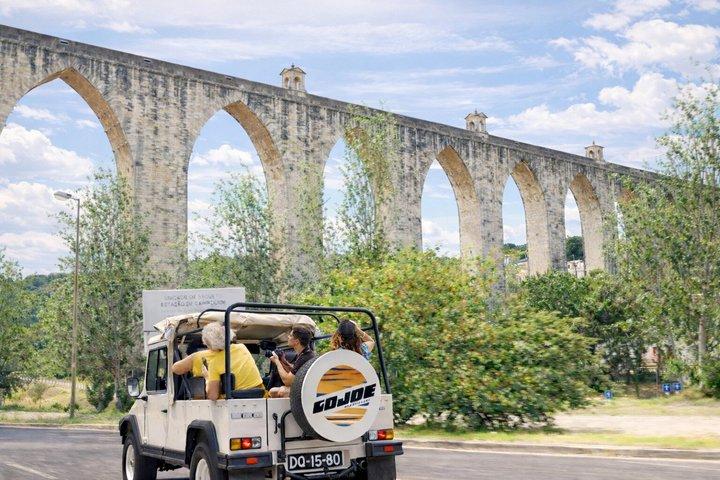LISBON PRIVATE TOUR in a Vintage Jeep with FOOD & DRINK Tastings