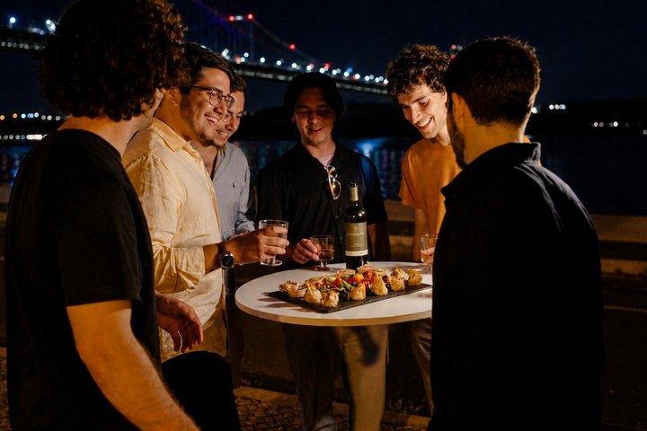 LISBON PRIVATE NIGHT TOUR in a Vintage Jeep with FOOD & DRINKS