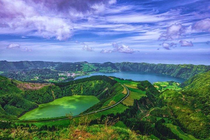 Sete Cidades & Mosteiros: West Coast São Miguel (Lunch Incl.)