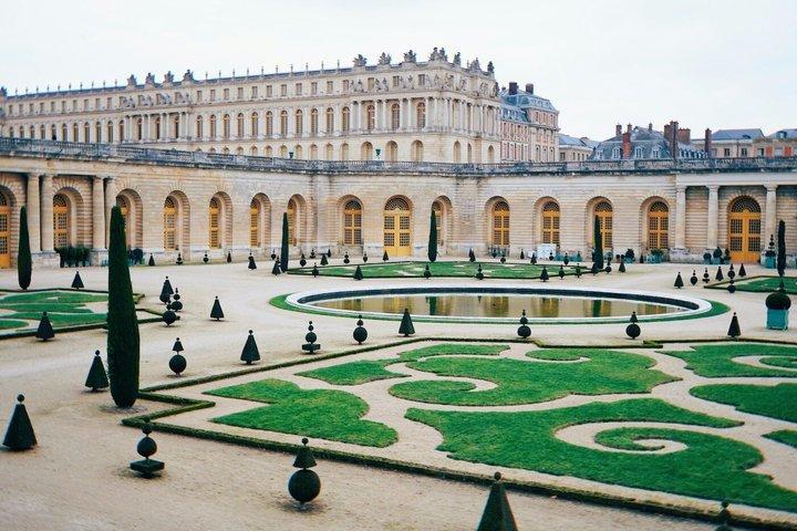 Versailles Gardens by Golf Cart and Private Palace Experience
