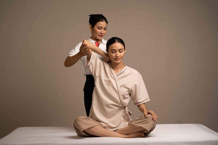 Health Land Spa Bangkok Thai Massage and Aromatherapy Package
