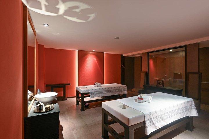 Health Land Spa Bangkok Thai Massage and Aromatherapy Package