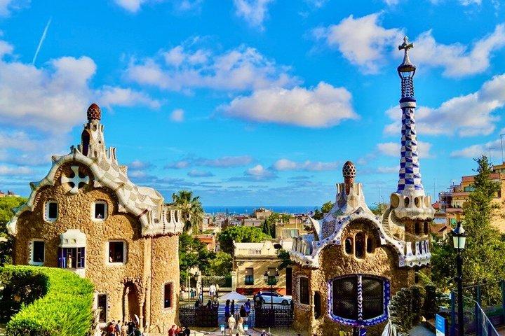 Barcelona: Park Güell Guided Tour & Tickets with Fast-Track Entry