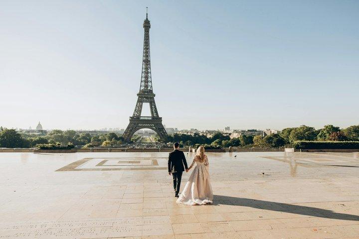 Eiffel Tower Tour with Summit Access & French Pastries (Climbing)