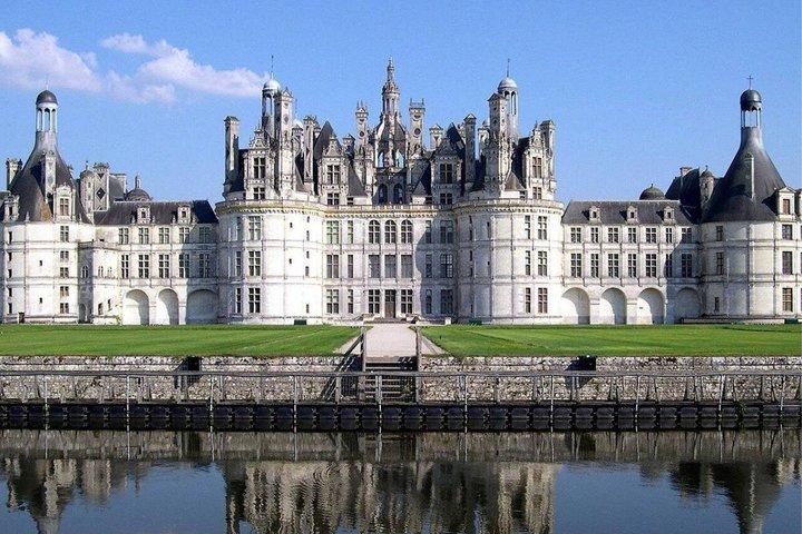 Loire Valley Three Castles Private Tour from Paris with Champagne