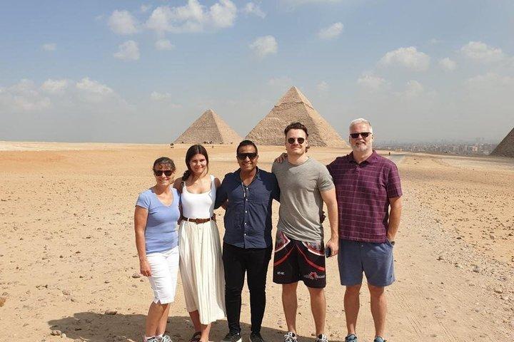 Private Giza Pyramids with Local Lunch (Koshary)