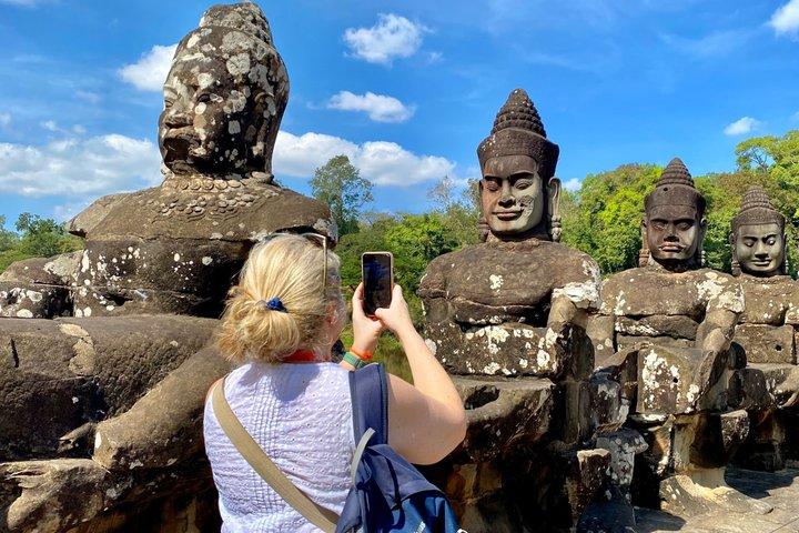 Private Angkor Wat Sunrise Tour with Breakfast & Snacks