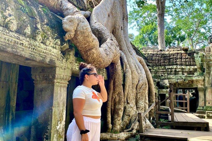 Private Angkor Wat Sunrise Tour with Breakfast & Snacks