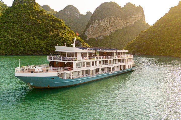 Oasis Bay Party Cruise 2 Days 1 Night - For Young Crowd