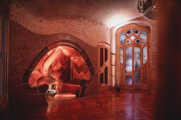 Casa Batlló : Night Tour with Copa de Cava