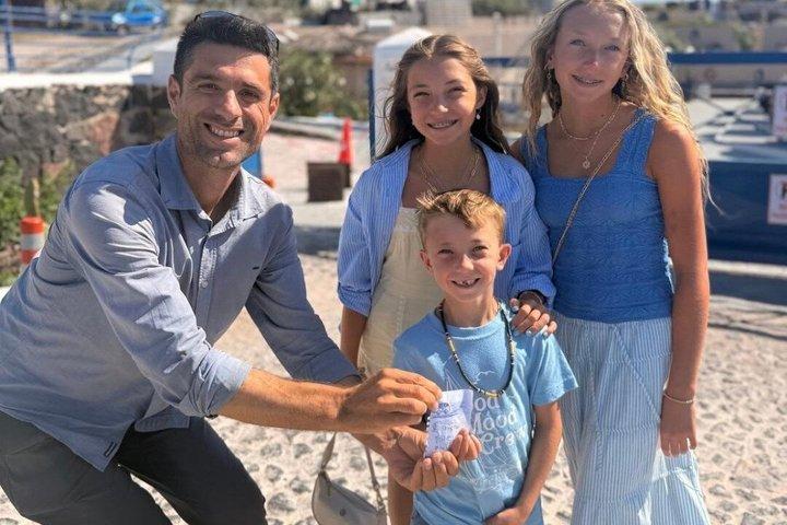 Private Customizable Santorini Tour with Local Driver-Guide