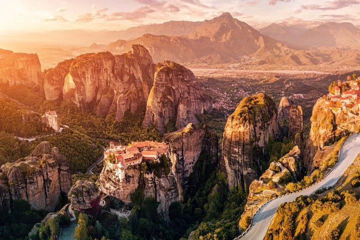 Athens: Meteora Monasteries Tour with Live Guide & Greek Lunch