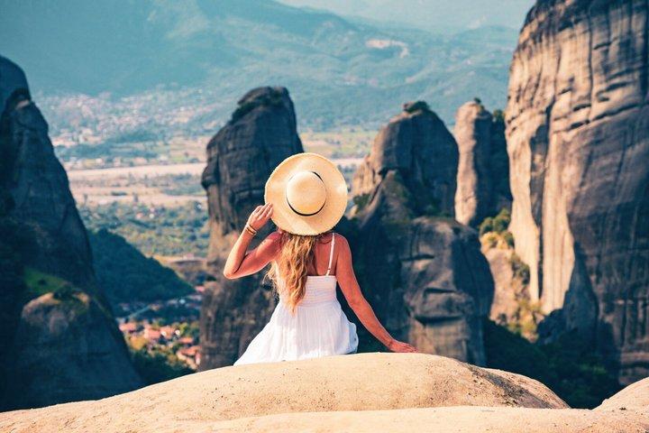 Athens: Meteora Monasteries Tour with Live Guide & Greek Lunch