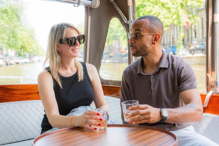 Amsterdam Small-Group Canal Cruise Including Snacks and Drinks