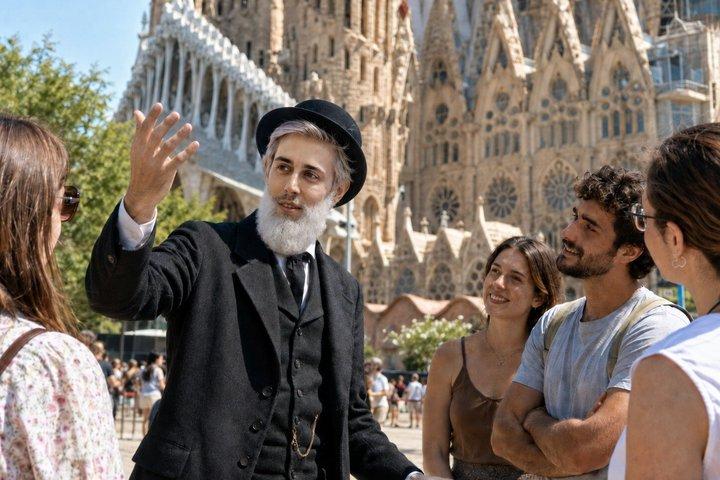 Gaudí's theatrical tour of the Sagrada Familia exterior