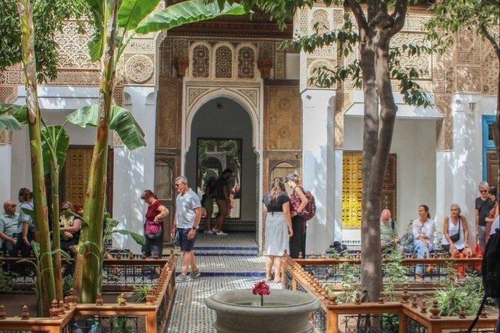 Marrakech: Bahia Palace, Saadian Tombs, Medina & Souks Tour