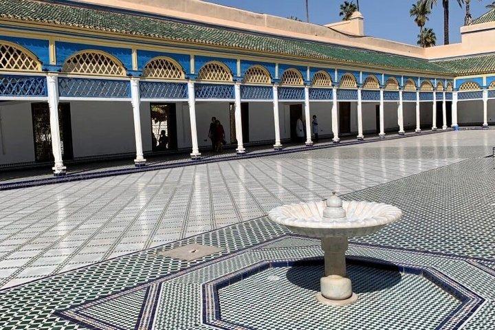Marrakech: Bahia Palace, Saadian Tombs, Medina & Souks Tour