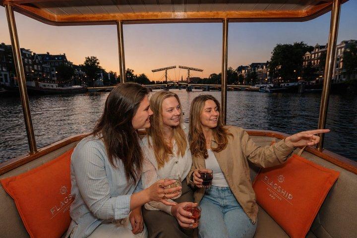 Amsterdam Evening Canal Cruise with Live Guide and Bar