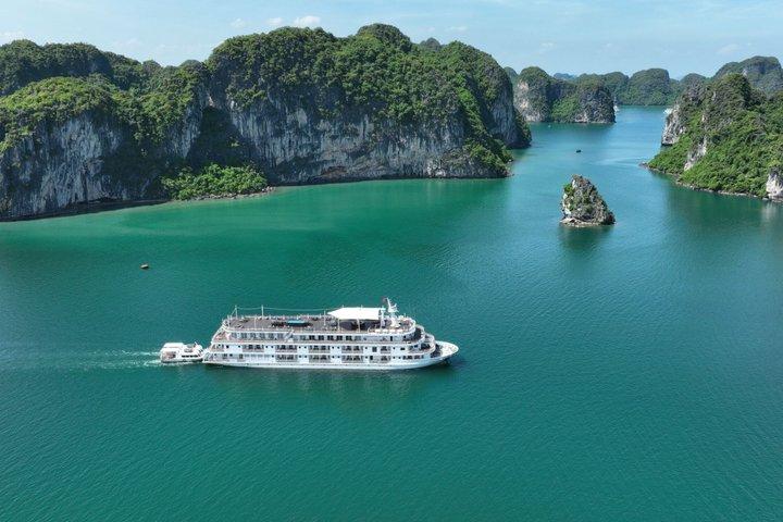 Signature Cruise Ha Long & Lan Ha Bay 2 Days 1 Night from Hanoi
