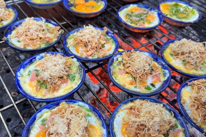 Best Hanoi Street Food Tour: Train Street & Hidden Alleyways