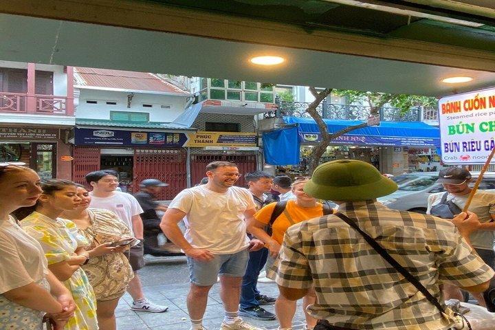 Best Hanoi Street Food Tour: Train Street & Hidden Alleyways