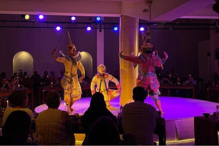 Nopparat’s Traditional Thai Dinner & Dance