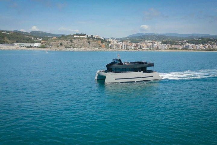 Albufeira: Brunch and Benagil Caves with Open bar