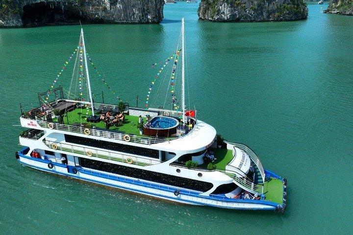 Halong Bay 5-Star Luxury Day Cruise with Buffet Lunch & Limousine