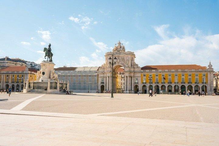 Express Lisbon | City Center and Old Town Tuk Tuk Tour