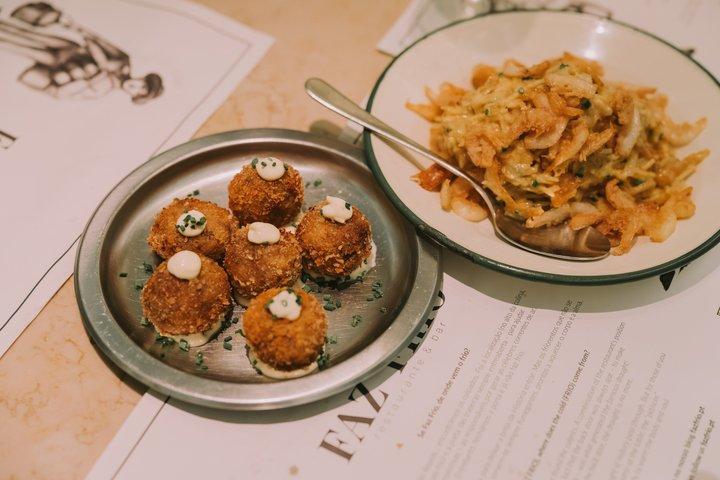 Lisbon Food Tour with 4 Stops and Fado Show Performance