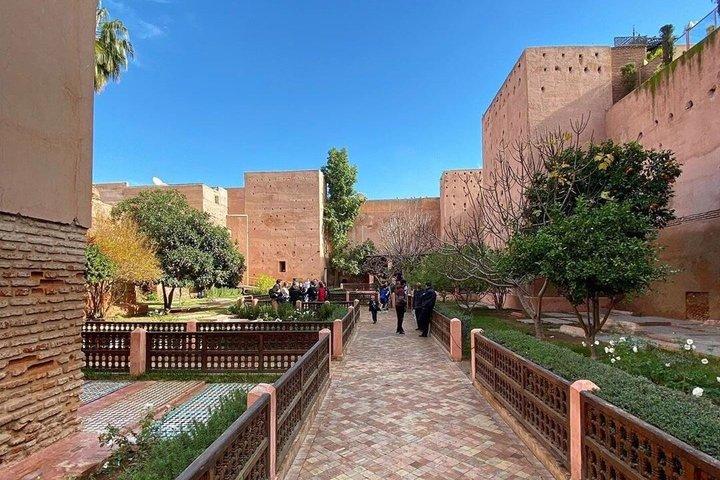 Marrakech: Bahia Palace, Saadian Tombs, Medina & Souks Tour