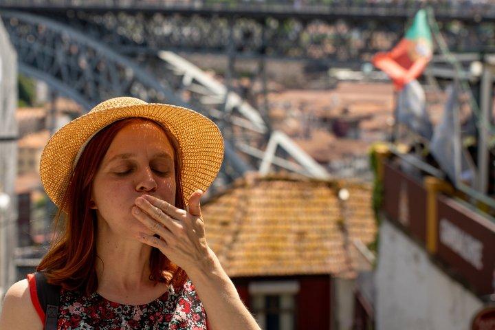 4 Hour Traditional Portuguese Food and Wine Tour in Porto