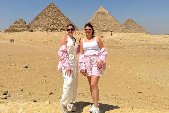 Private Tour in Pyramids of Giza with Lunch and Camel Ride