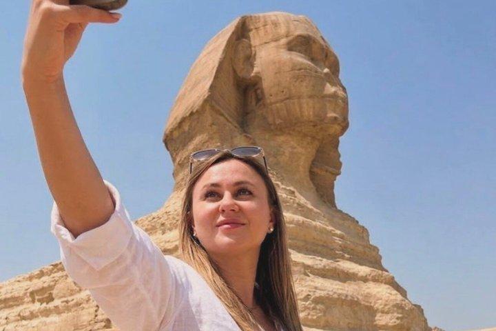 Private Tour in Pyramids of Giza with Lunch and Camel Ride