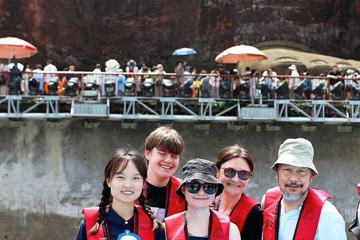 Chengdu Panda & Leshan Giant Buddha Premium Private Day Tour
