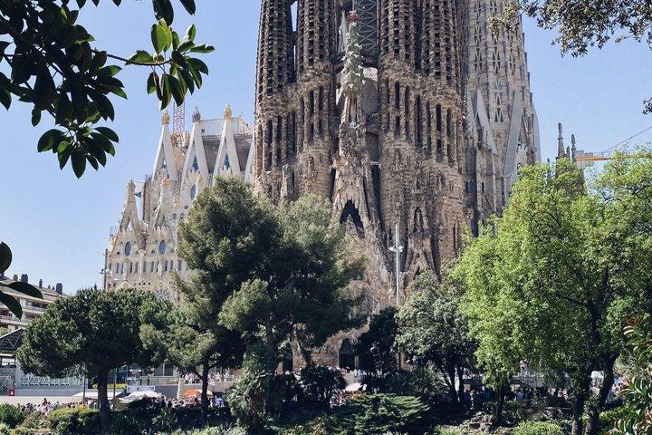 Barcelona Sagrada Familia Stories & Symbols Walking Tour