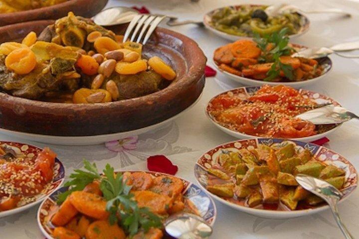 Private Cooking Class with a Local Family & Market Visit