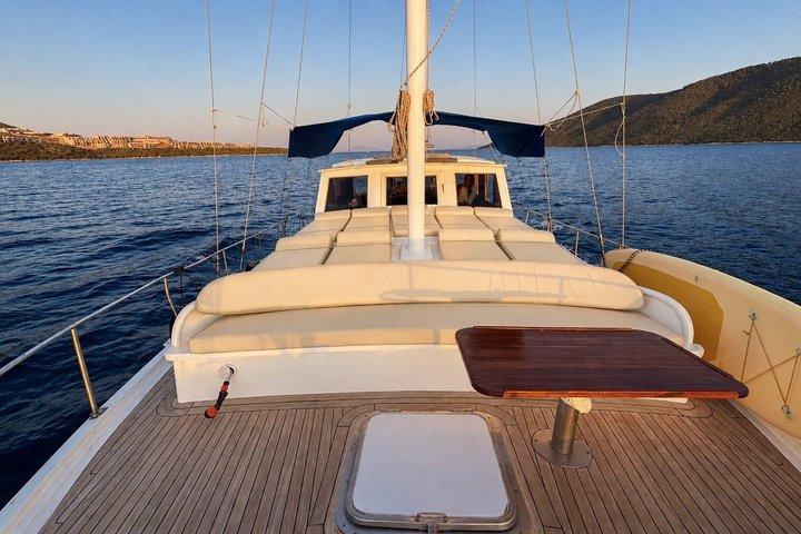 6 Hours Private Charter Boat Tour with Lunch in Bodrum