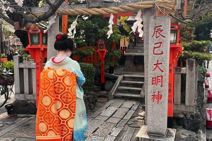 Kyoto Gion Walk with Local: Culture & Geisha World