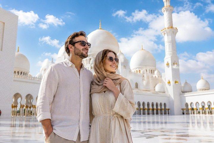From Dubai: Abu Dhabi Day Tour with Warner Bros World Ticket