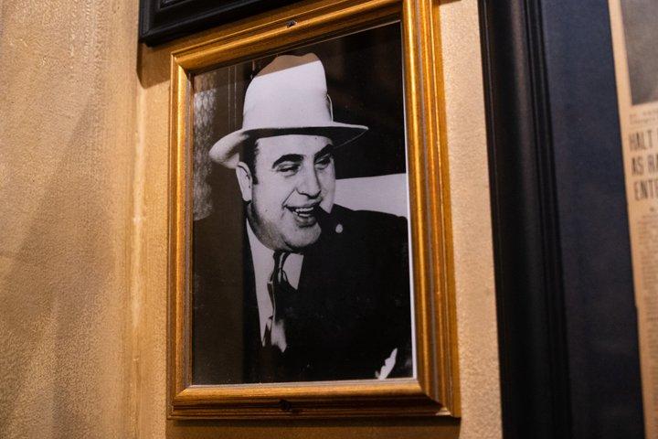 Chicago: Gangsters and Food Tasting Walking Tour